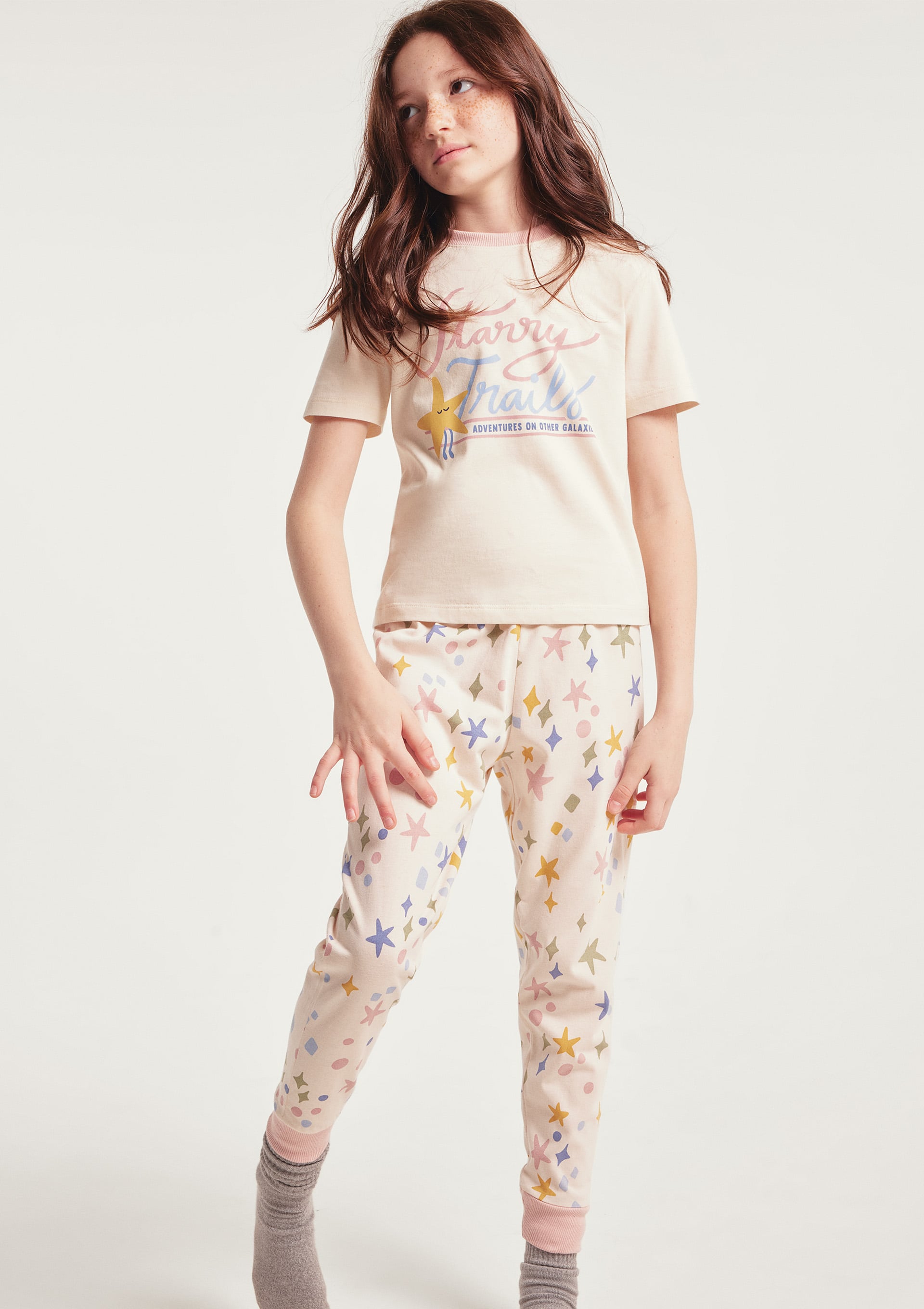 Pijama Infantil Menina com Estampa Que Brilha No Escuro - Creme — Hering