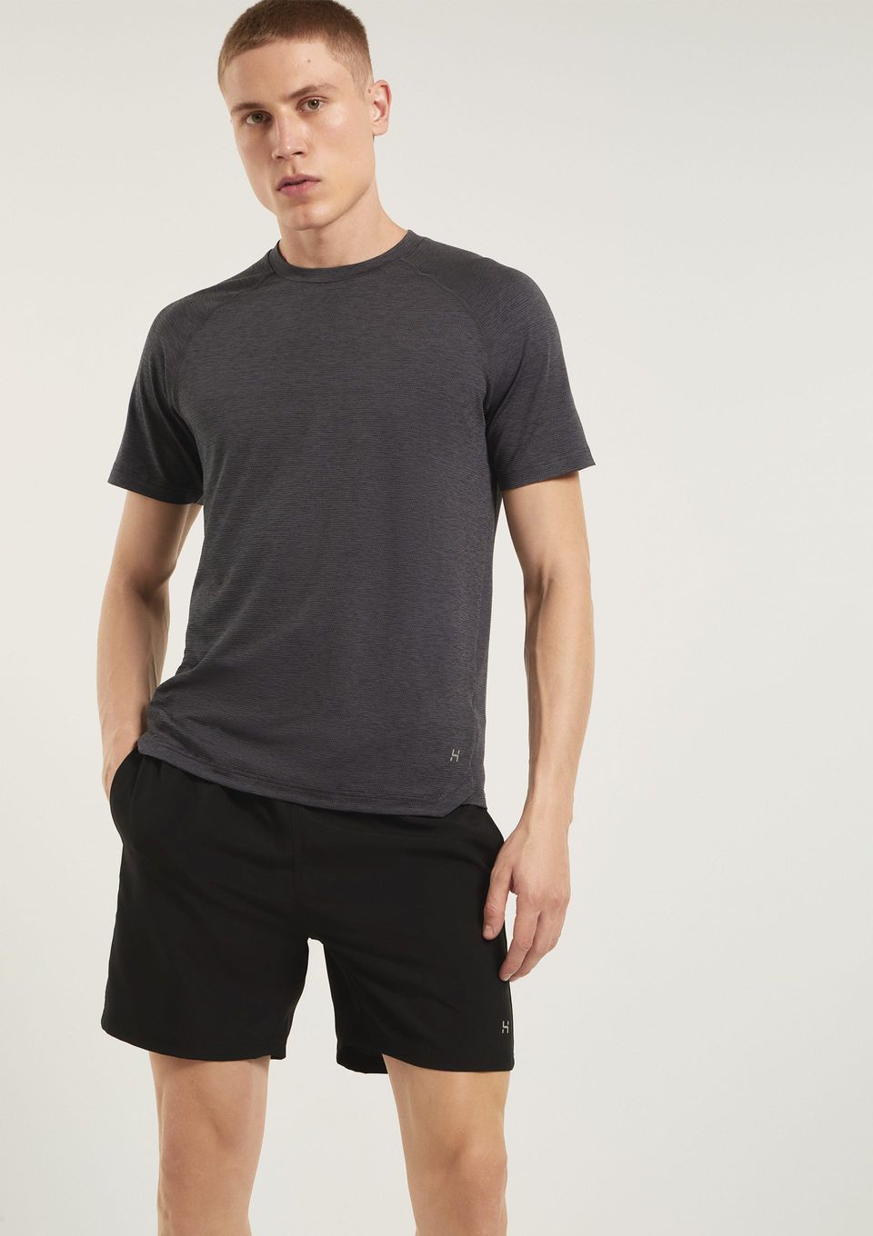 Bermuda Esportiva Masculina com Recorte - Preto