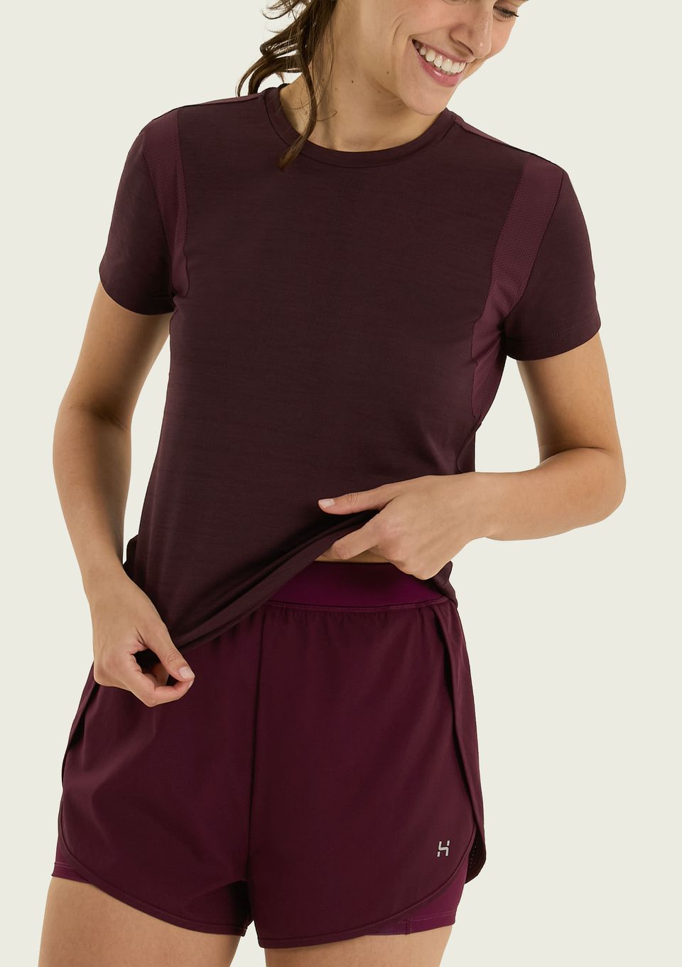 Camiseta Esportiva Feminina Texturizada Secagem Rápida - Vinho
