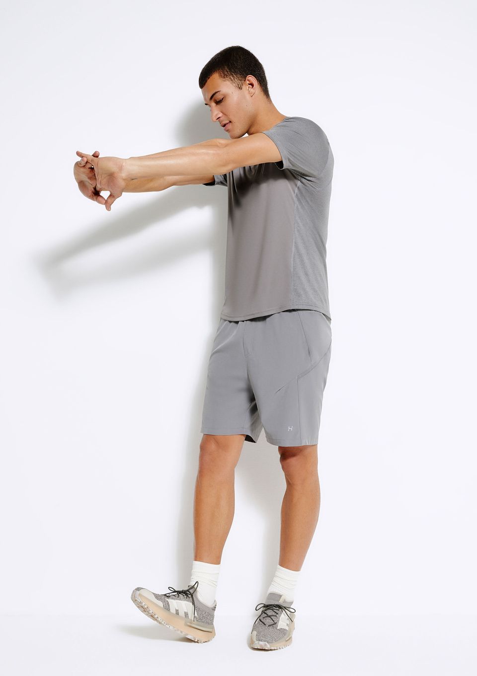 Bermuda Esportiva Masculina com Recorte - Cinza