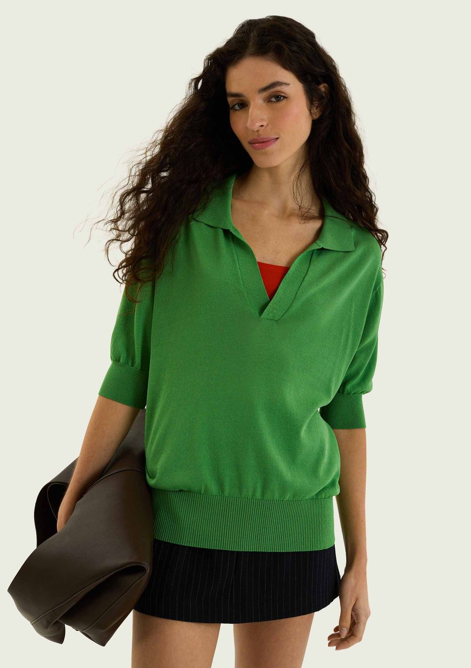 Polo Feminina Decote V em Tricô - Verde