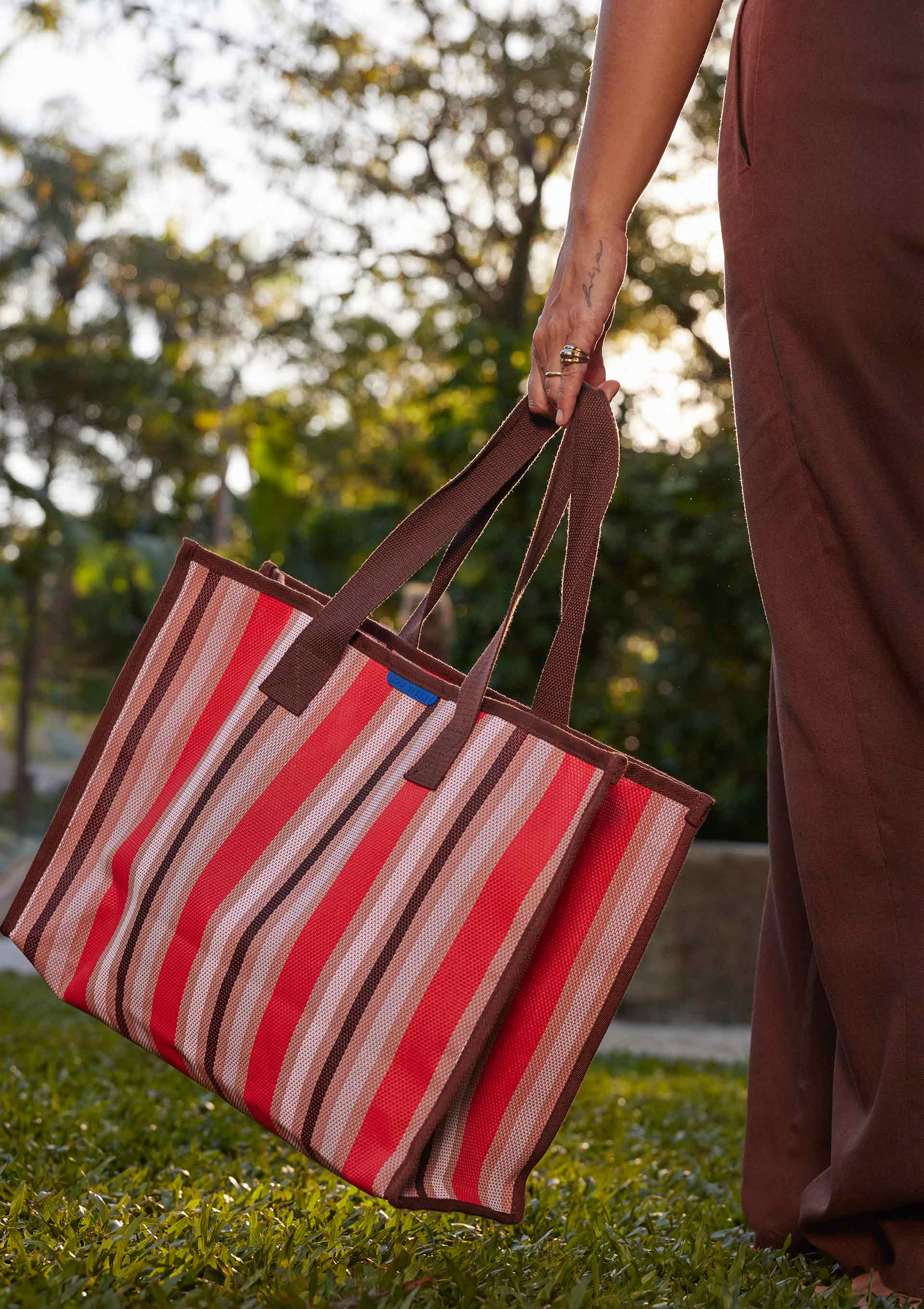 Bolsa Tote Grande Estampada Unissex Hering Kids + Renata Vanzetto - Marrom — Hering